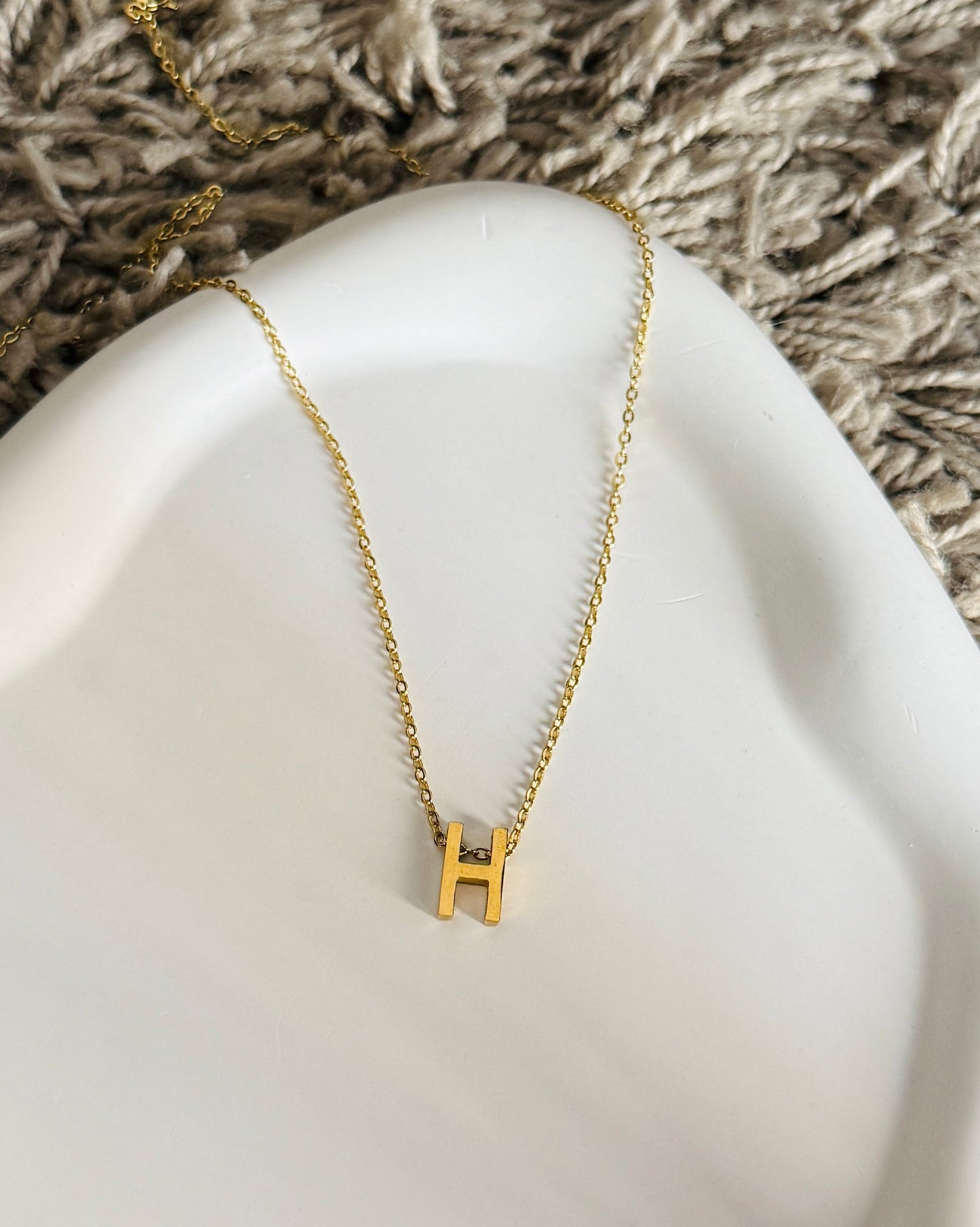 Initiale Necklace - A, S, M, R, H